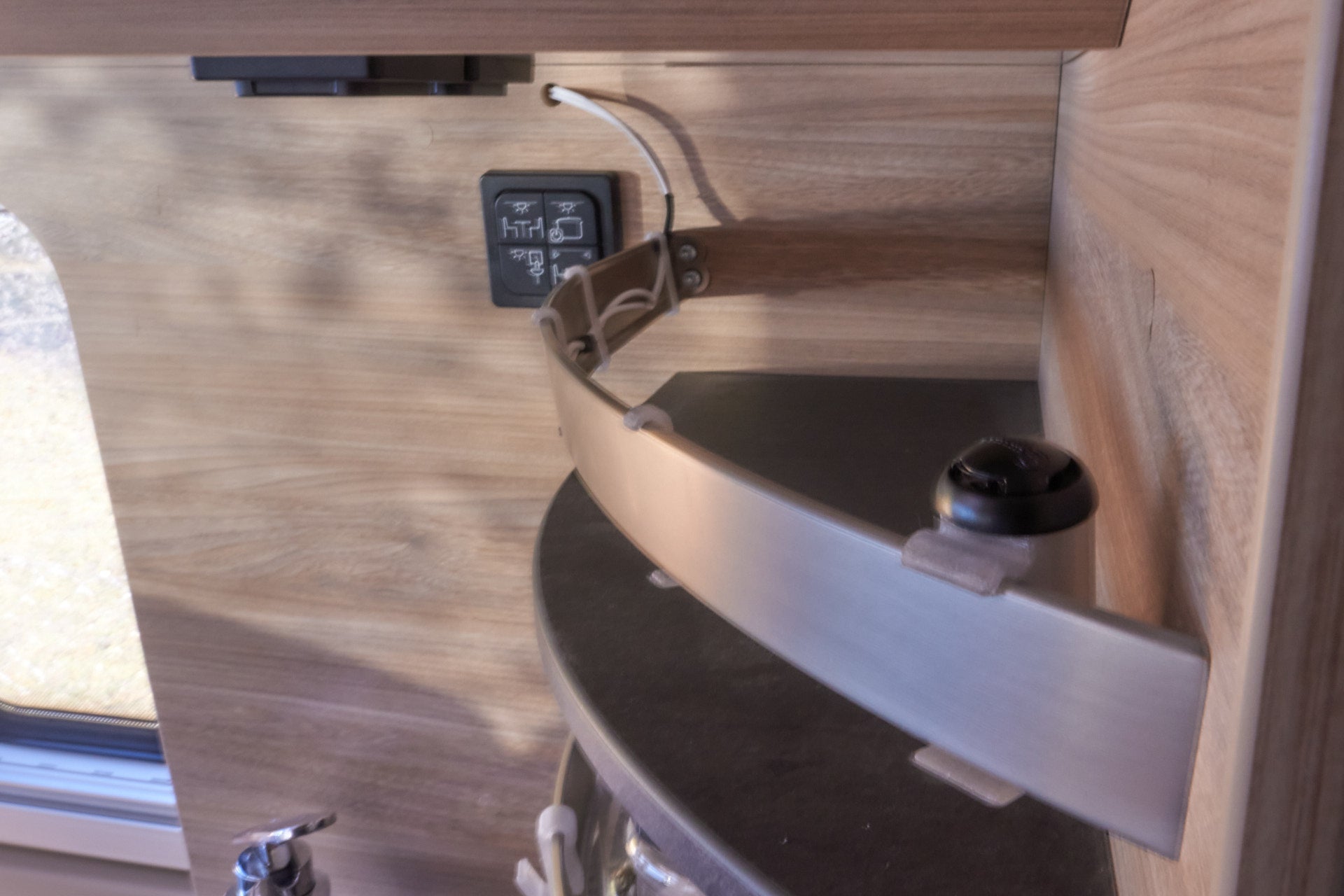 Halter-Kit fur Truma Thermistor an Knaus Gewürzregal